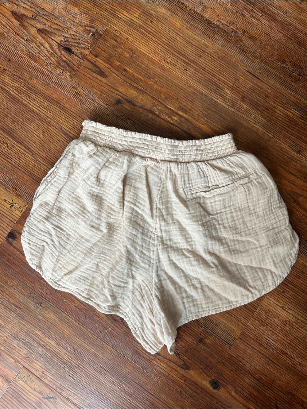 Women’s Aerie Cream Gauze Elastic-Waist Shorts - Picture 2 of 2